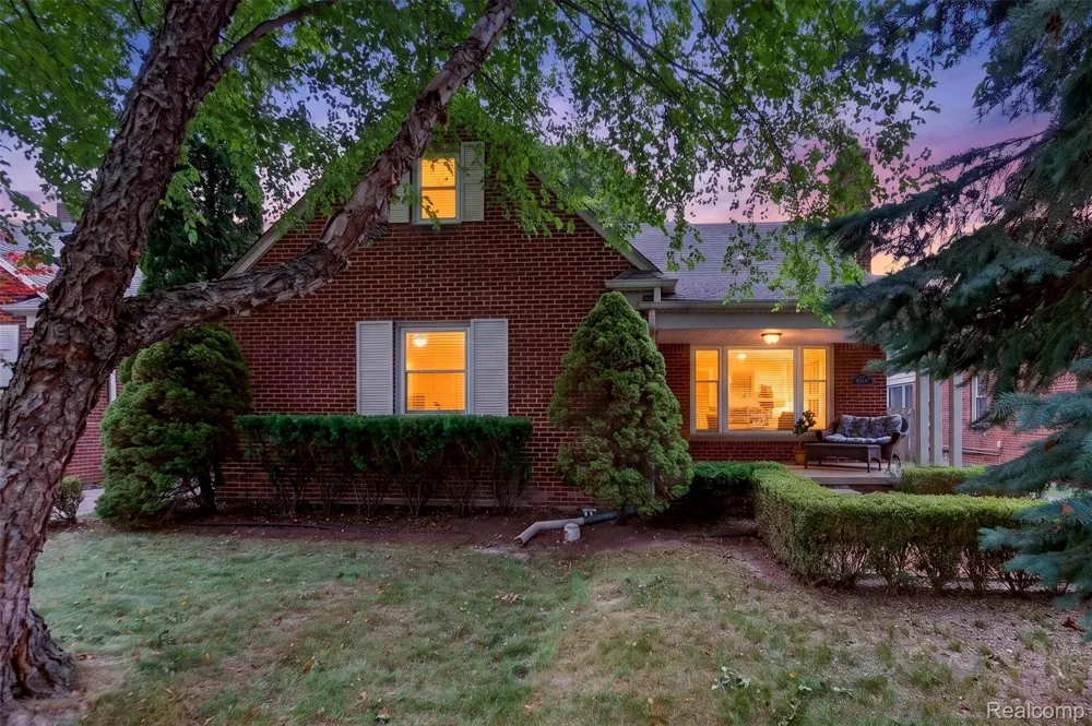 2925 Bembridge Road Royal Oak City, MI 48073