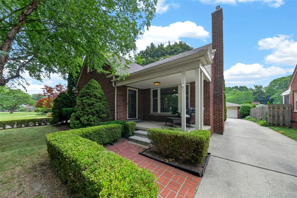 2925 Bembridge Road Royal Oak City, MI 48073