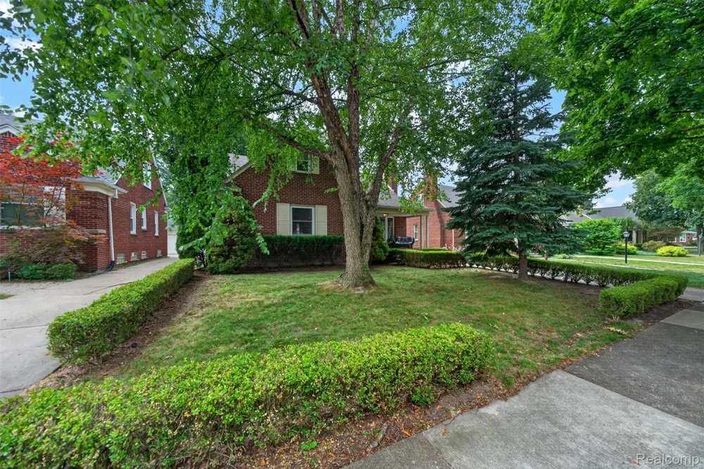 2925 Bembridge Road Royal Oak City, MI 48073