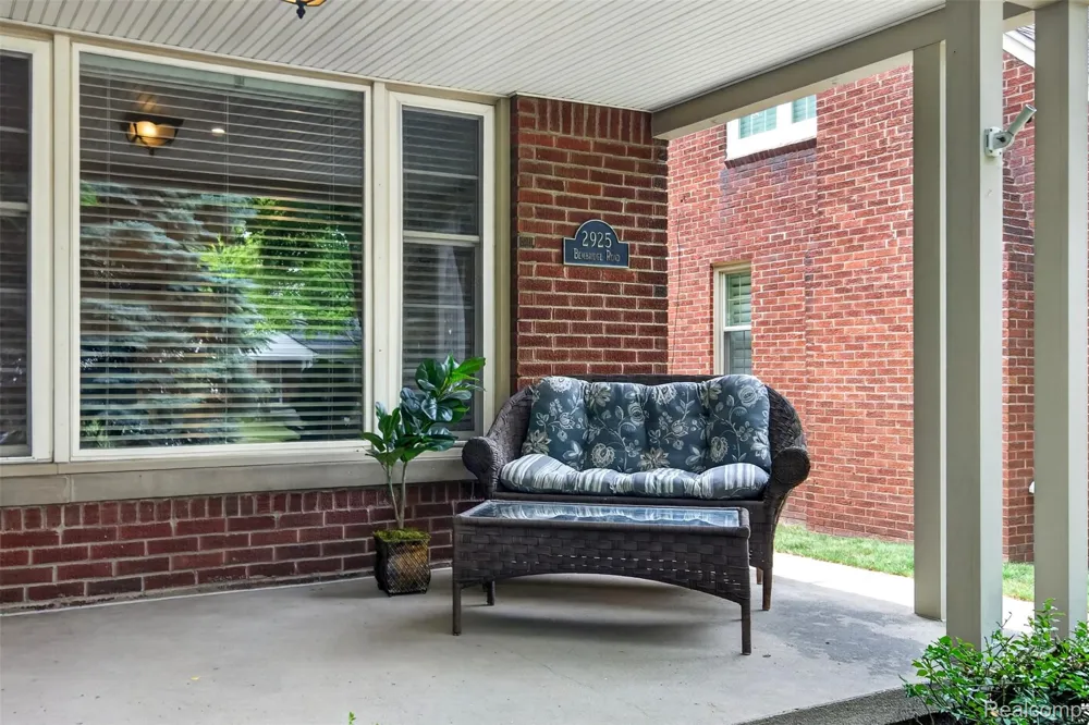2925 Bembridge Road Royal Oak City, MI 48073