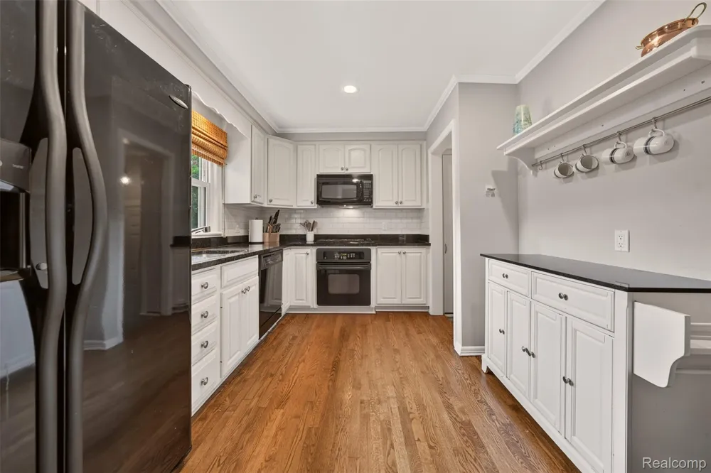 2925 Bembridge Road Royal Oak City, MI 48073