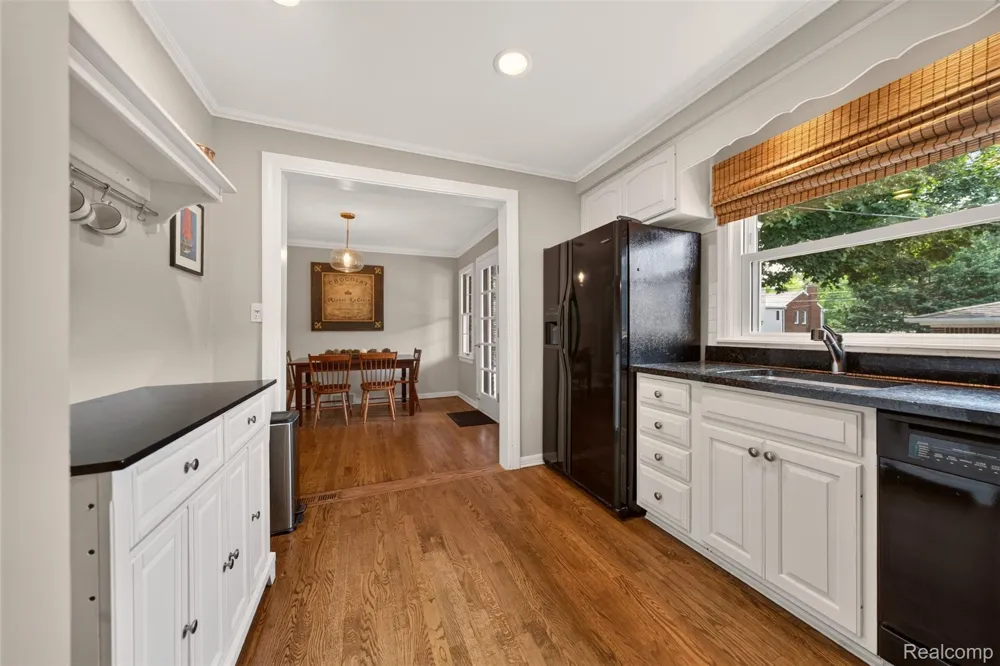 2925 Bembridge Road Royal Oak City, MI 48073