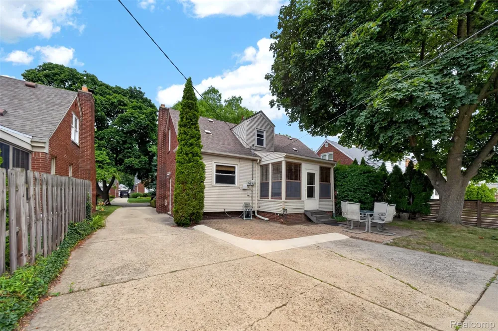 2925 Bembridge Road Royal Oak City, MI 48073