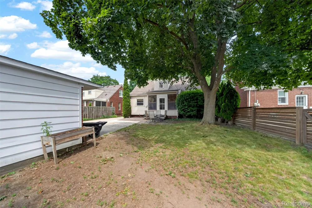 2925 Bembridge Road Royal Oak City, MI 48073
