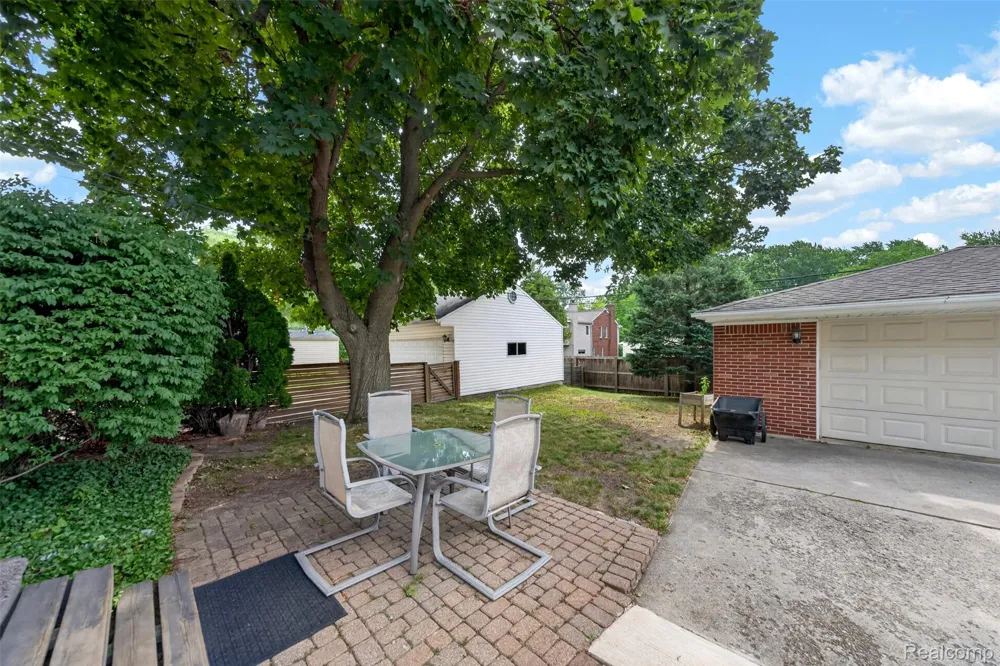 2925 Bembridge Road Royal Oak City, MI 48073