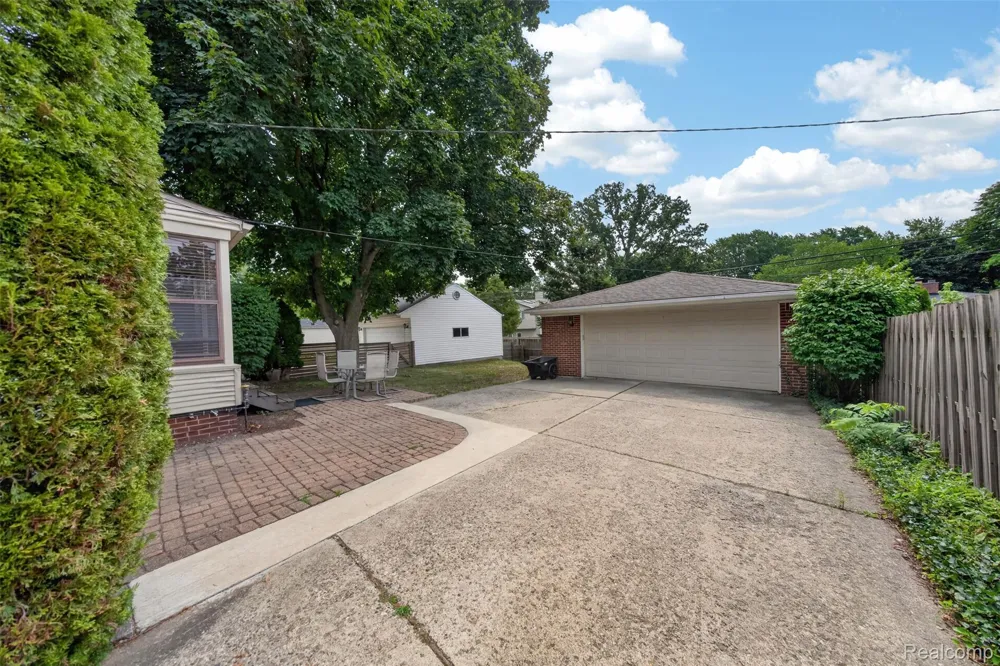 2925 Bembridge Road Royal Oak City, MI 48073