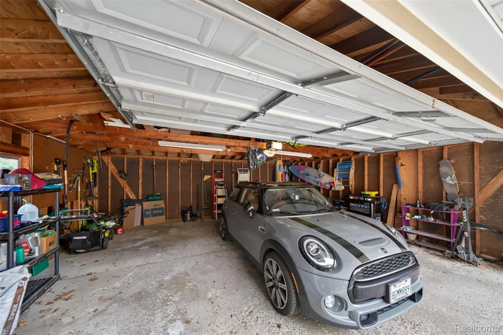 2925 Bembridge Road Royal Oak City, MI 48073