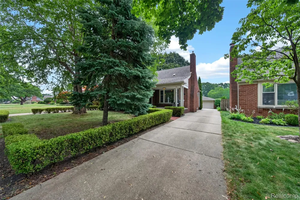 2925 Bembridge Road Royal Oak City, MI 48073