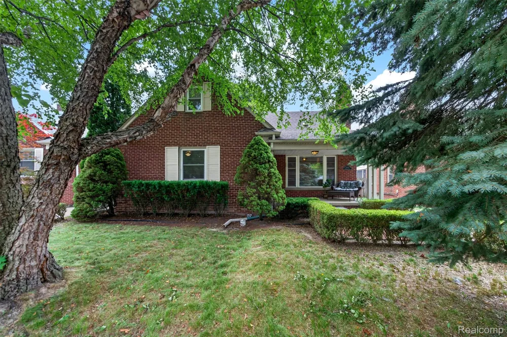 2925 Bembridge Road Royal Oak City, MI 48073