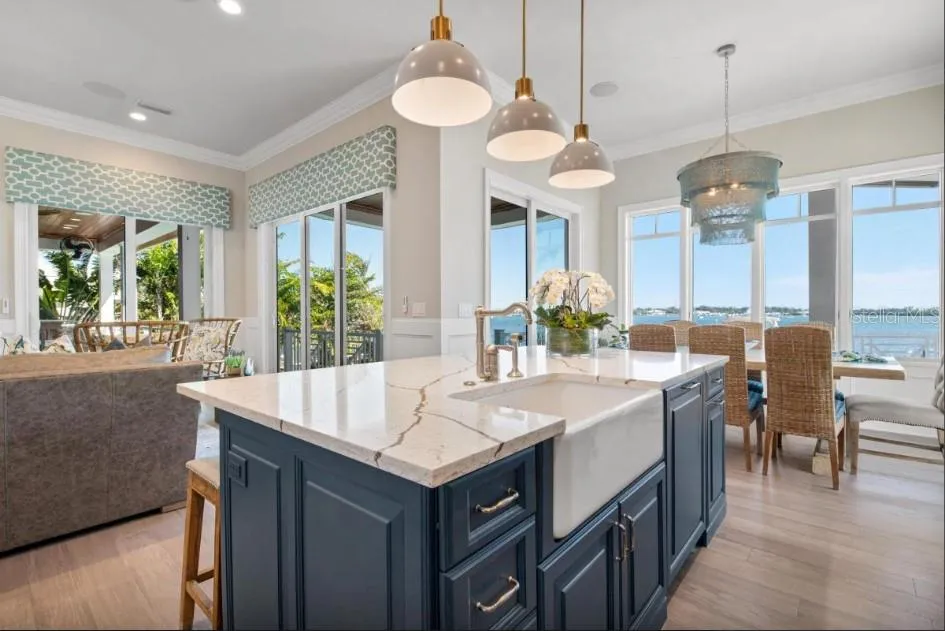 110 10TH STREET S Bradenton Beach, FL 34217