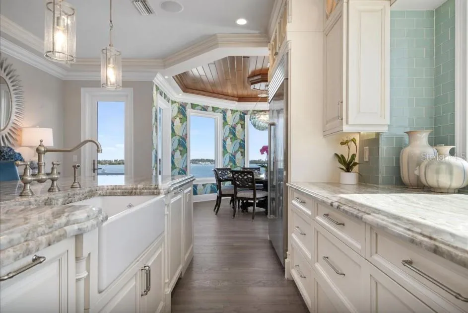 110 10TH STREET S Bradenton Beach, FL 34217