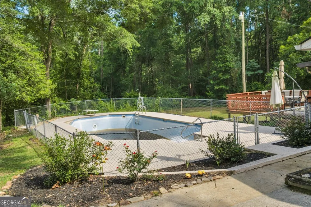 3826 Boy Scout RD Byron, GA 31008