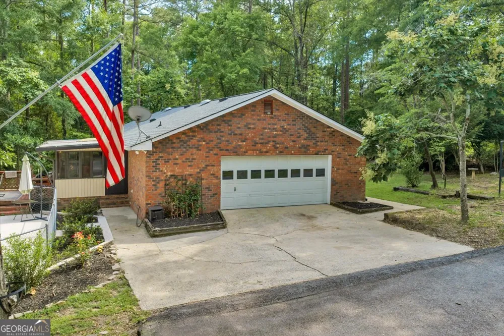 3826 Boy Scout RD Byron, GA 31008