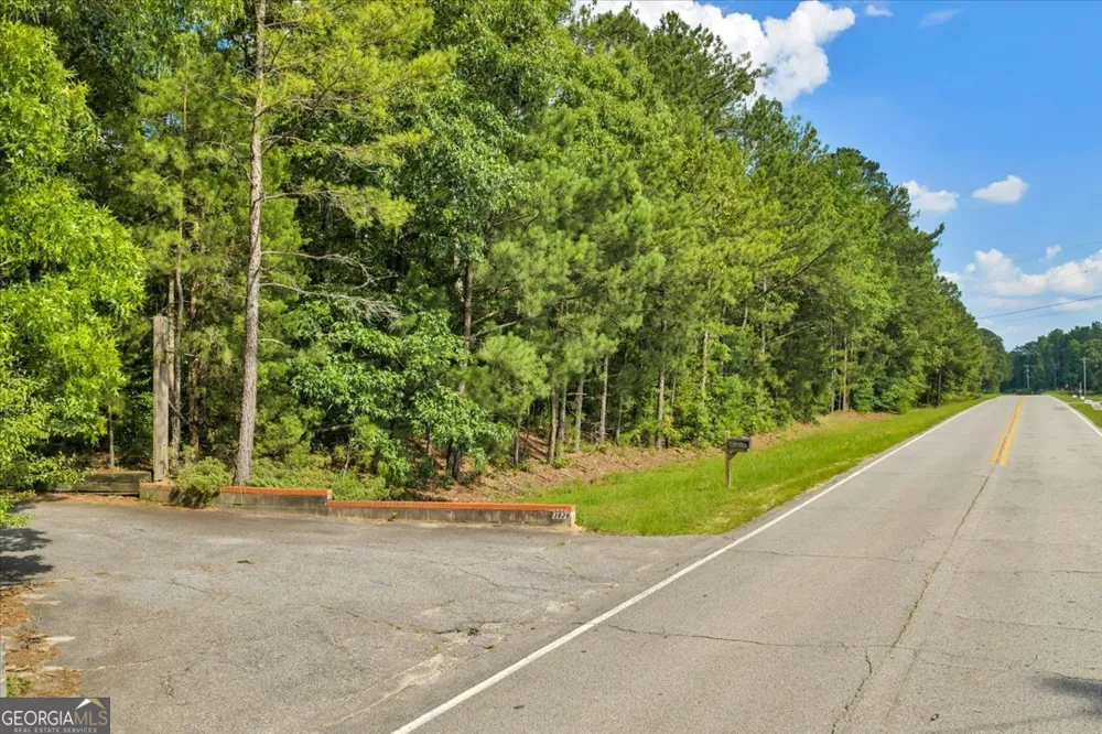 3826 Boy Scout RD Byron, GA 31008