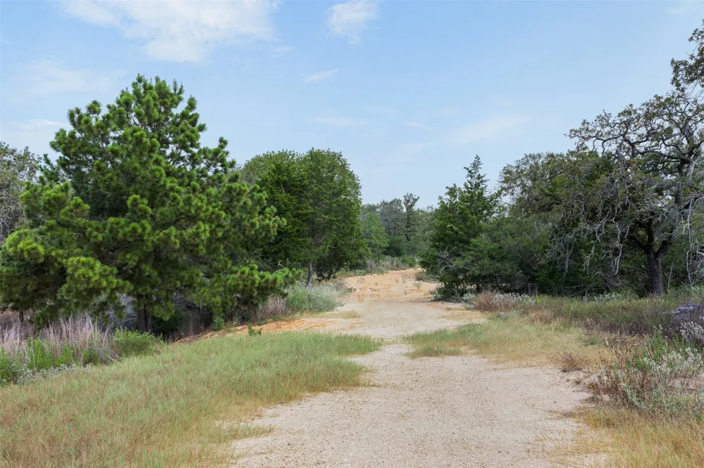 3301 Chuckwagon Road Luling, TX 78648