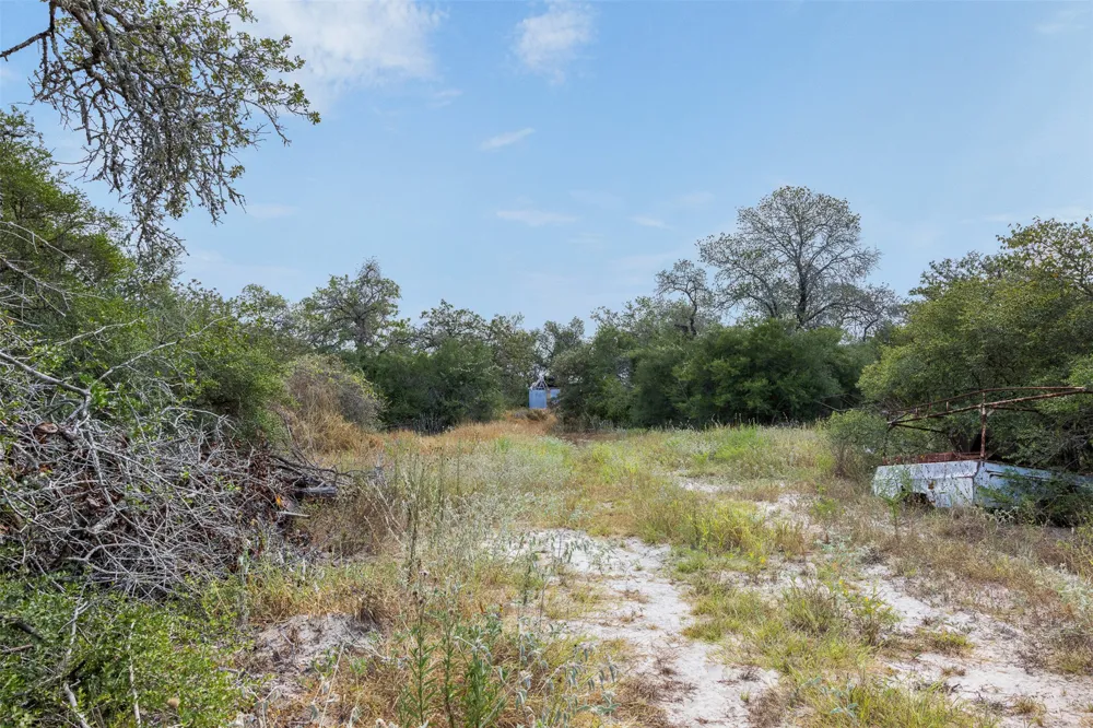 3301 Chuckwagon Road Luling, TX 78648