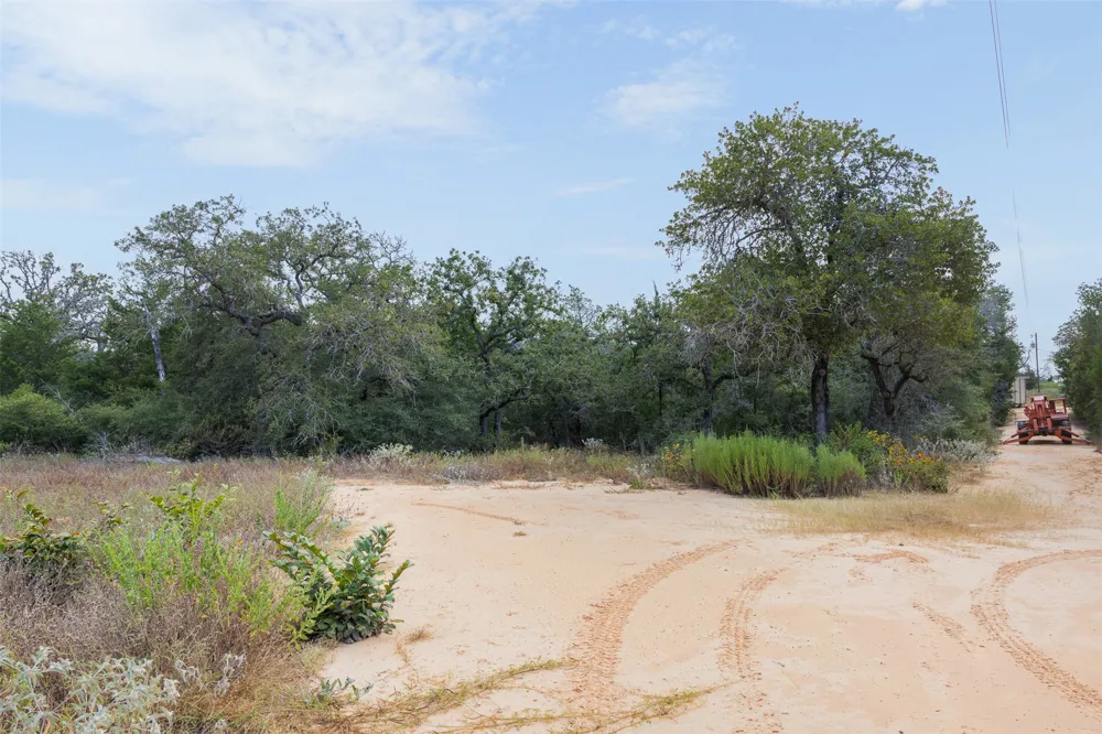 3301 Chuckwagon Road Luling, TX 78648