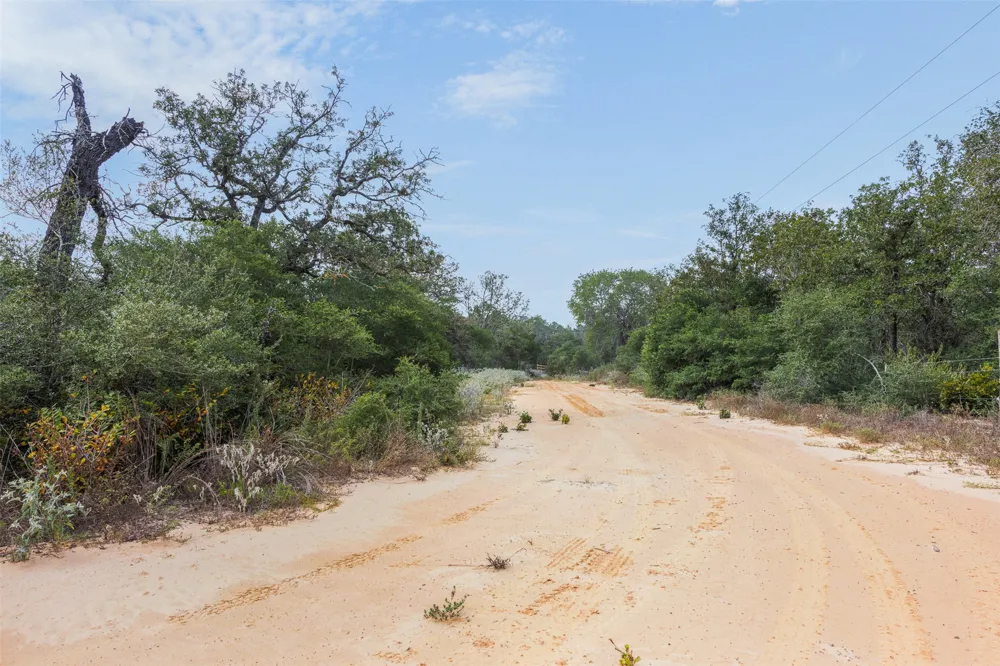 3301 Chuckwagon Road Luling, TX 78648