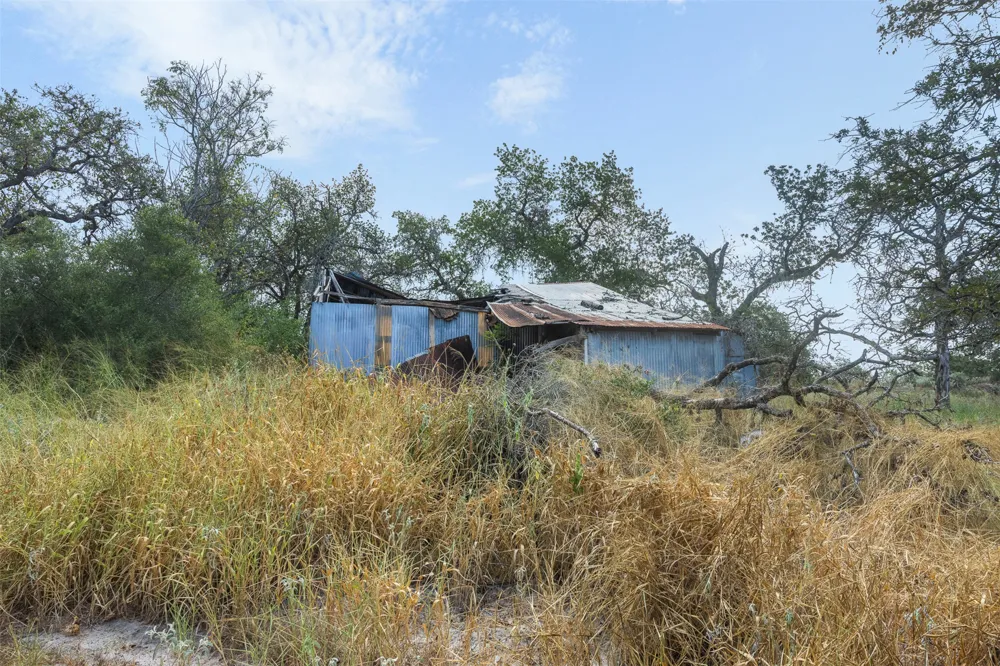 3301 Chuckwagon Road Luling, TX 78648