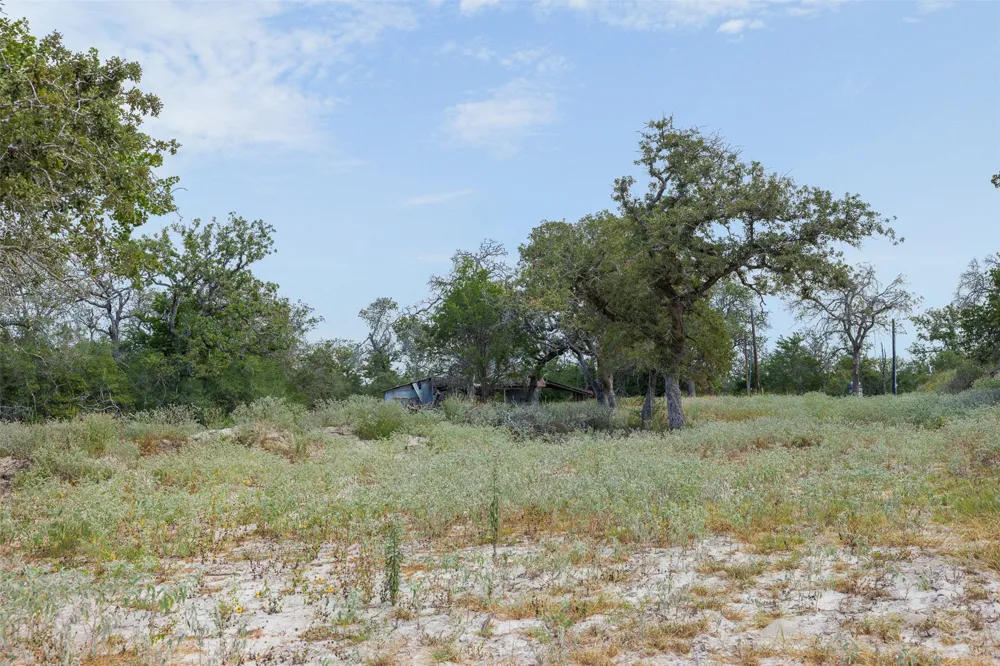 3301 Chuckwagon Road Luling, TX 78648