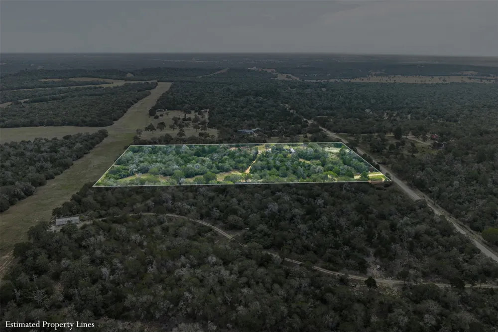 3301 Chuckwagon Road Luling, TX 78648