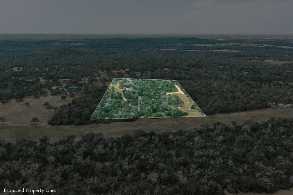 3301 Chuckwagon Road Luling, TX 78648