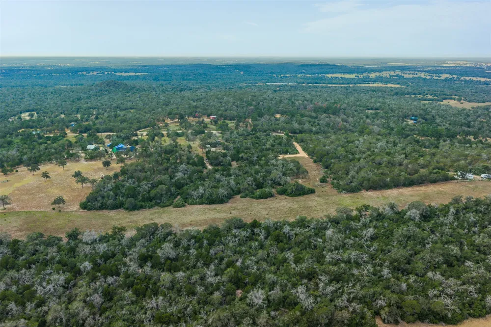3301 Chuckwagon Road Luling, TX 78648