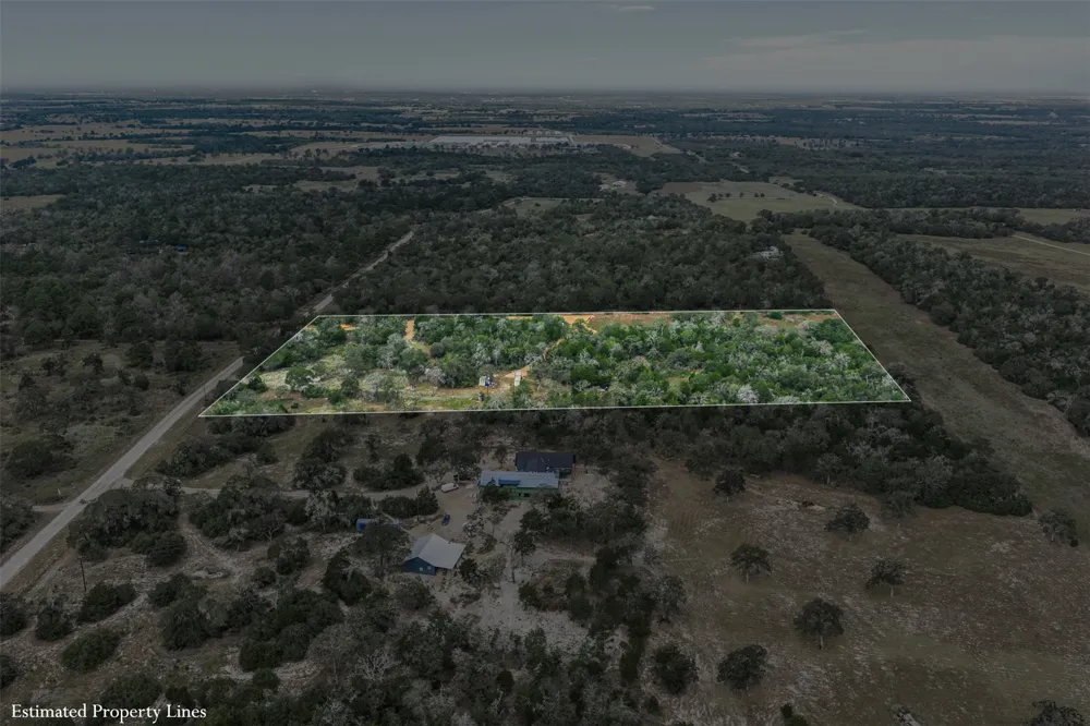 3301 Chuckwagon Road Luling, TX 78648