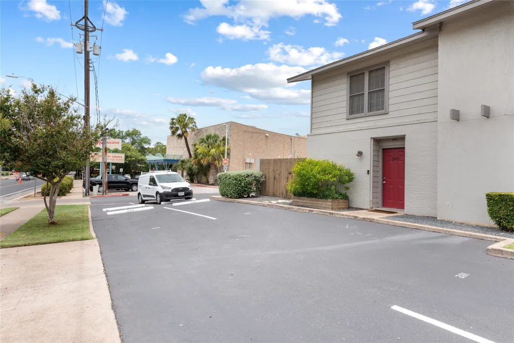 2122 Hancock Drive #103 Austin, TX 78756