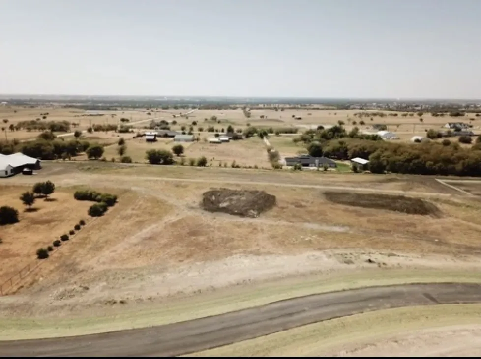 725 Rolling Acres Dr Ponder, TX 76259