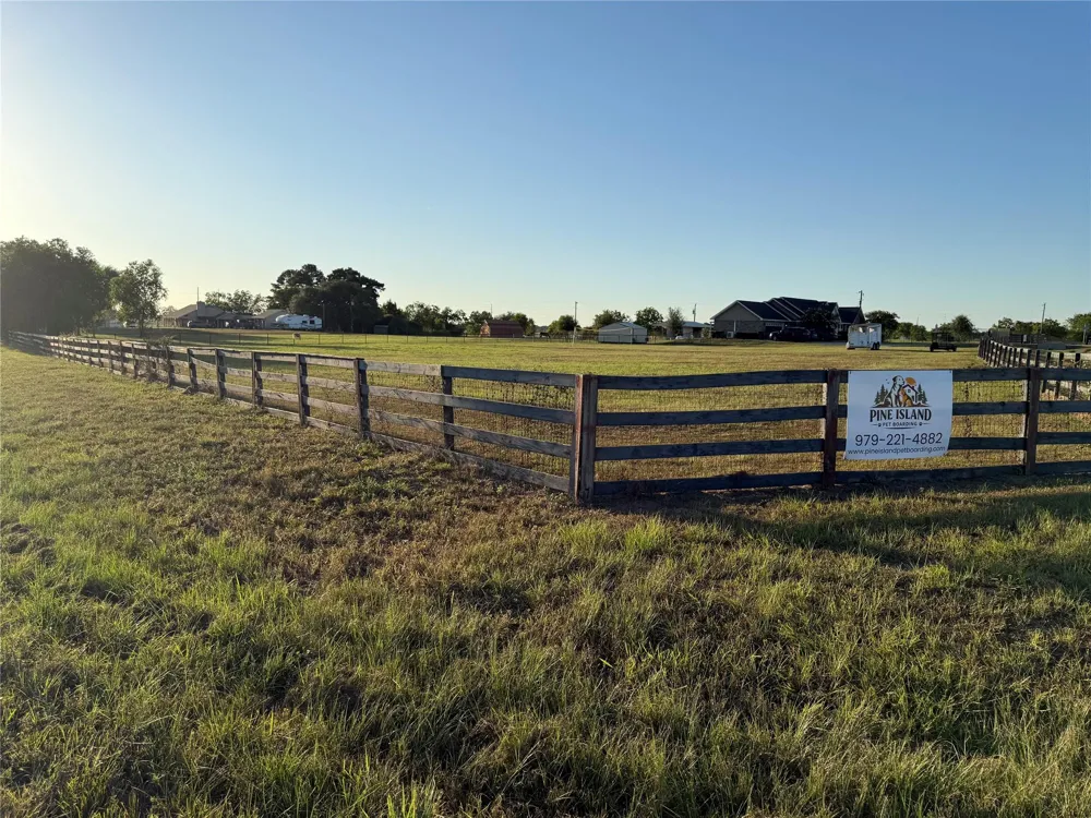 19975 Cochran Hempstead, TX 77445