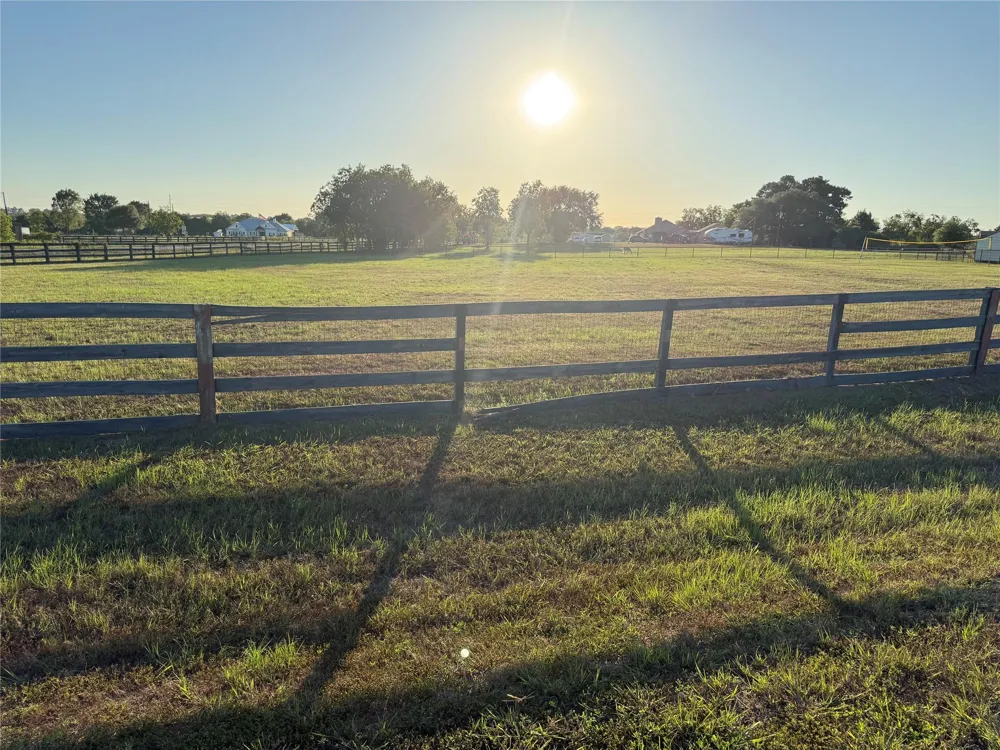 19975 Cochran Hempstead, TX 77445