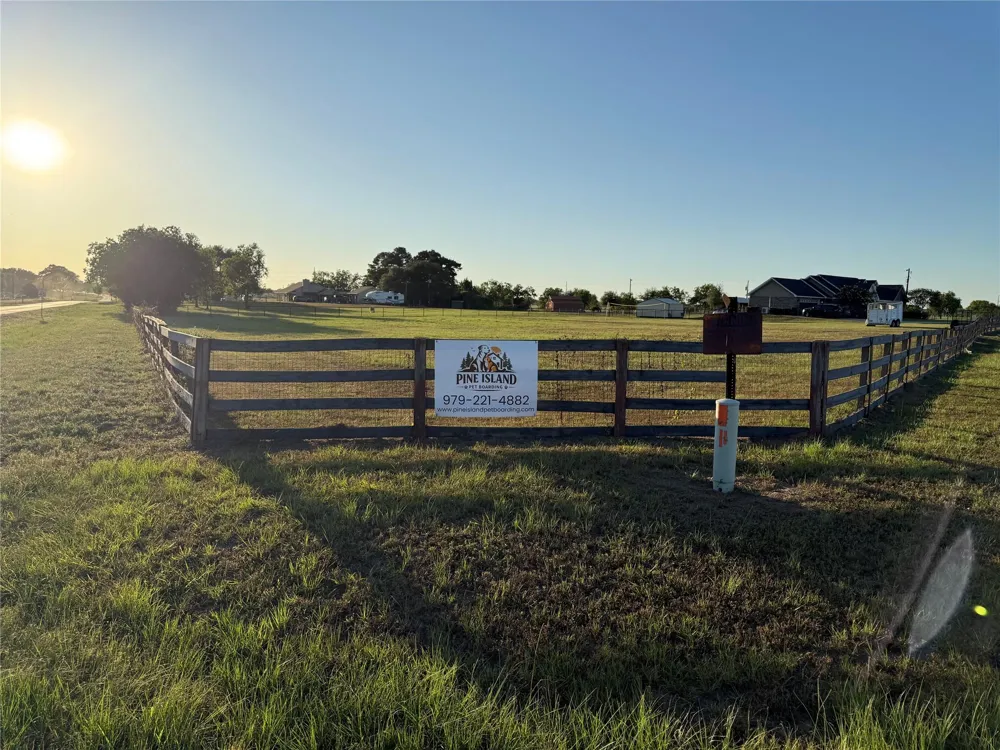 19975 Cochran Hempstead, TX 77445