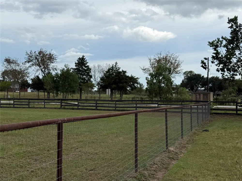 19975 Cochran Hempstead, TX 77445