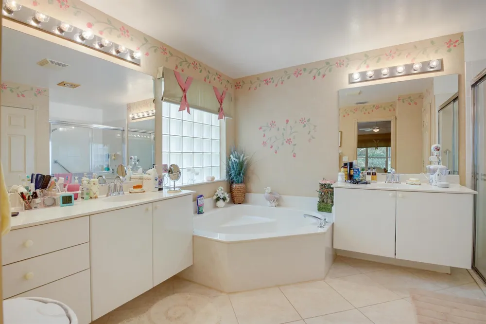 6519 LUCAYA AVENUE Boynton Beach, FL 33437