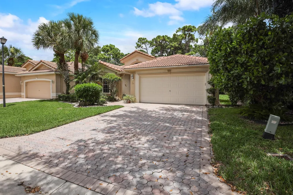 6519 LUCAYA AVENUE Boynton Beach, FL 33437