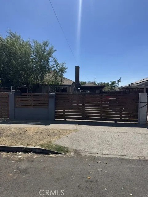 11081 De Garmo Pacoima, CA 91331