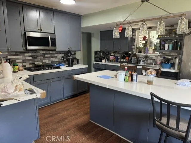 11081 De Garmo Pacoima, CA 91331