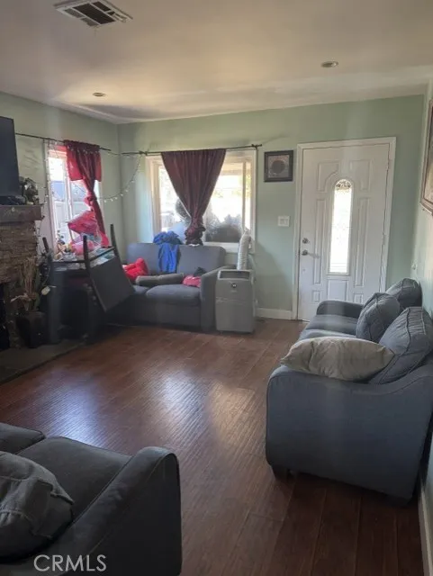 11081 De Garmo Pacoima, CA 91331