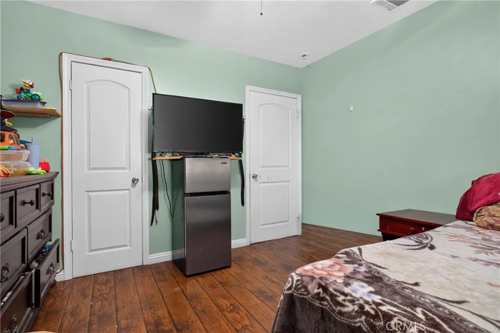 11081 De Garmo Pacoima, CA 91331