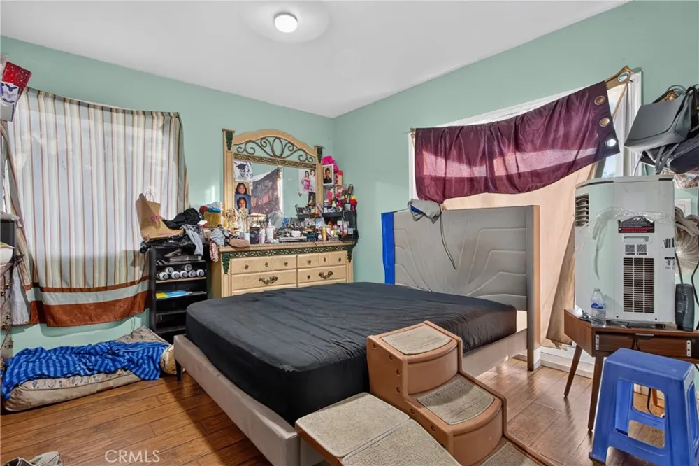 11081 De Garmo Pacoima, CA 91331