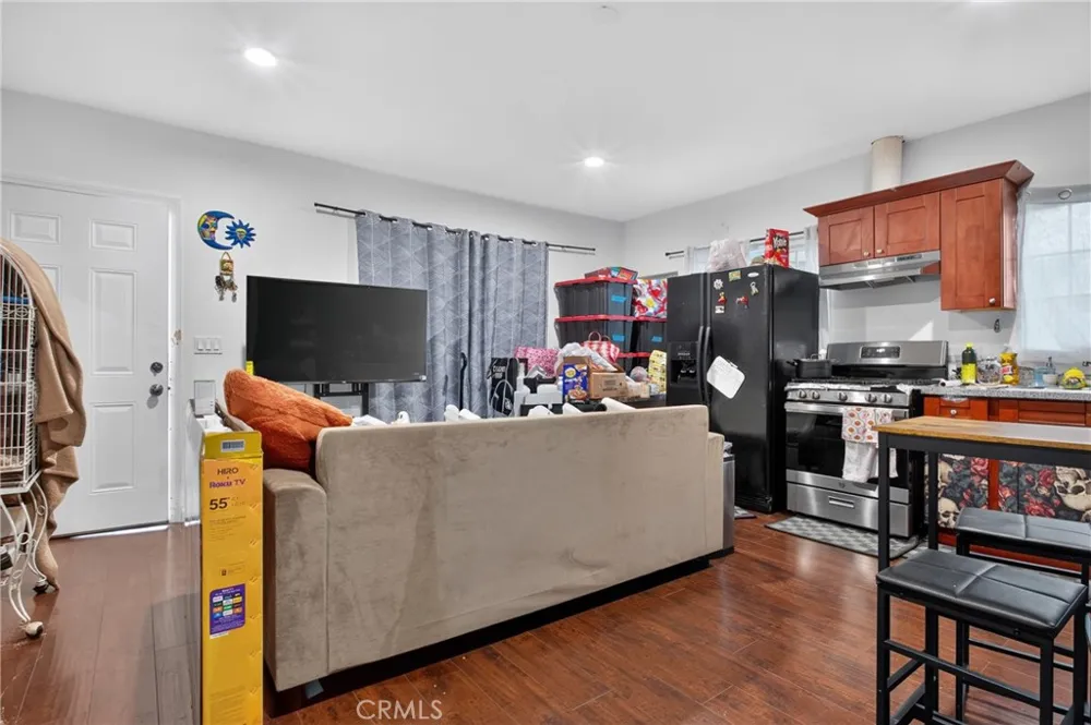 11081 De Garmo Pacoima, CA 91331