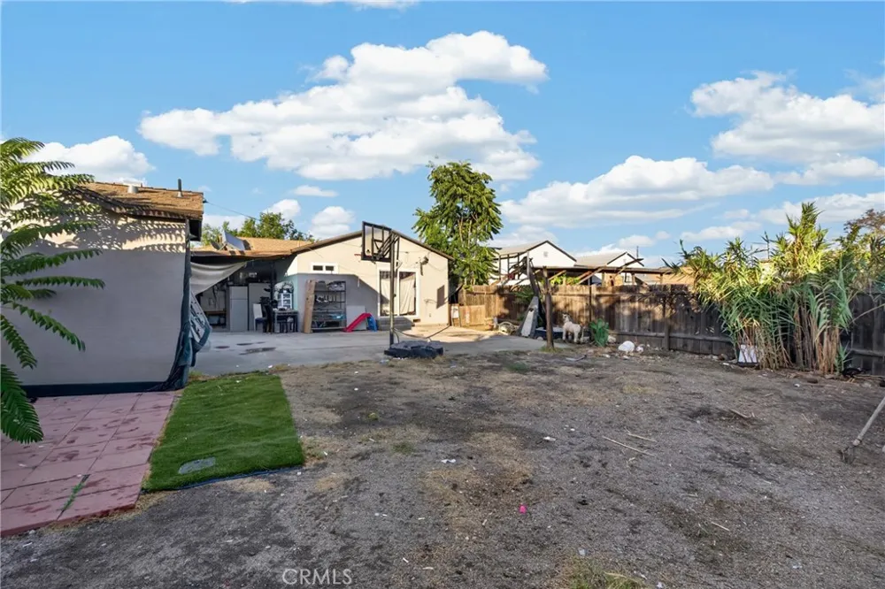 11081 De Garmo Pacoima, CA 91331