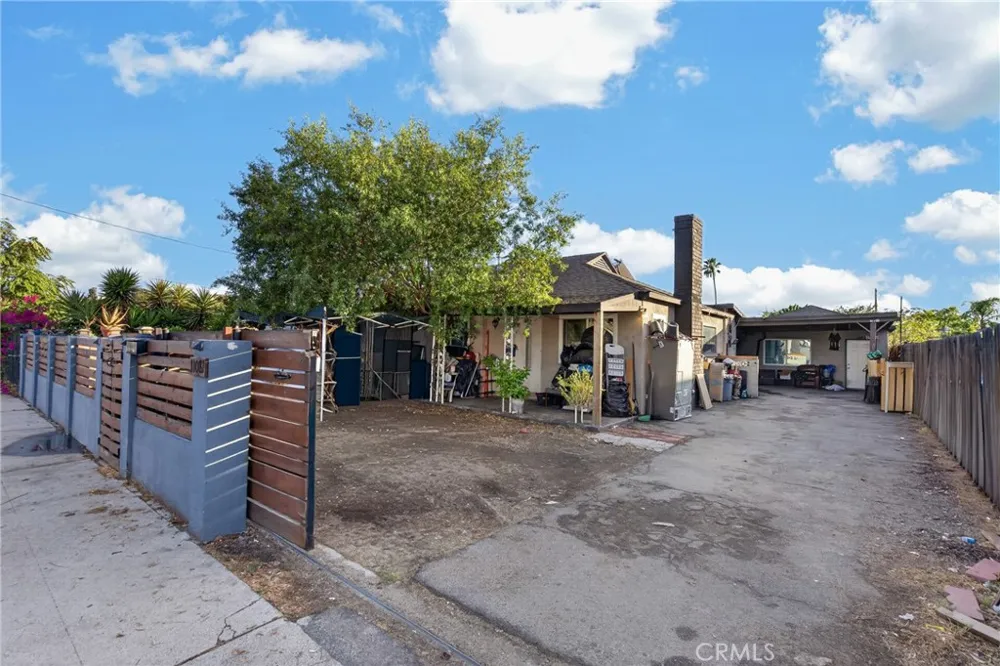11081 De Garmo Pacoima, CA 91331