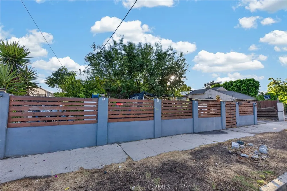 11081 De Garmo Pacoima, CA 91331
