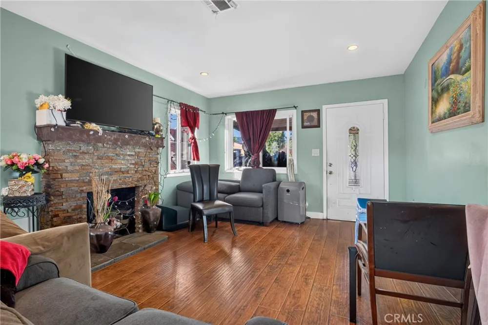 11081 De Garmo Pacoima, CA 91331