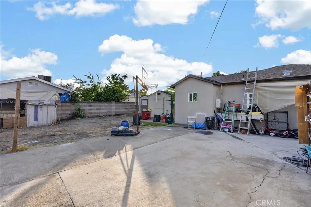 11081 De Garmo Pacoima, CA 91331