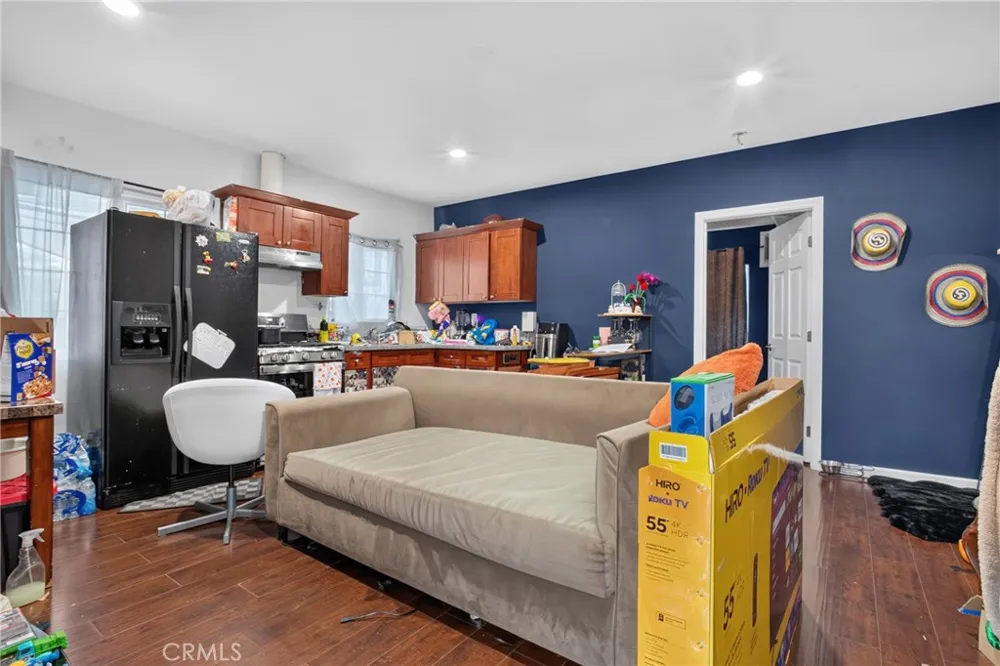 11081 De Garmo Pacoima, CA 91331