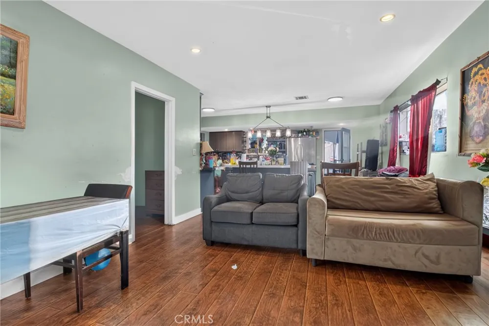 11081 De Garmo Pacoima, CA 91331