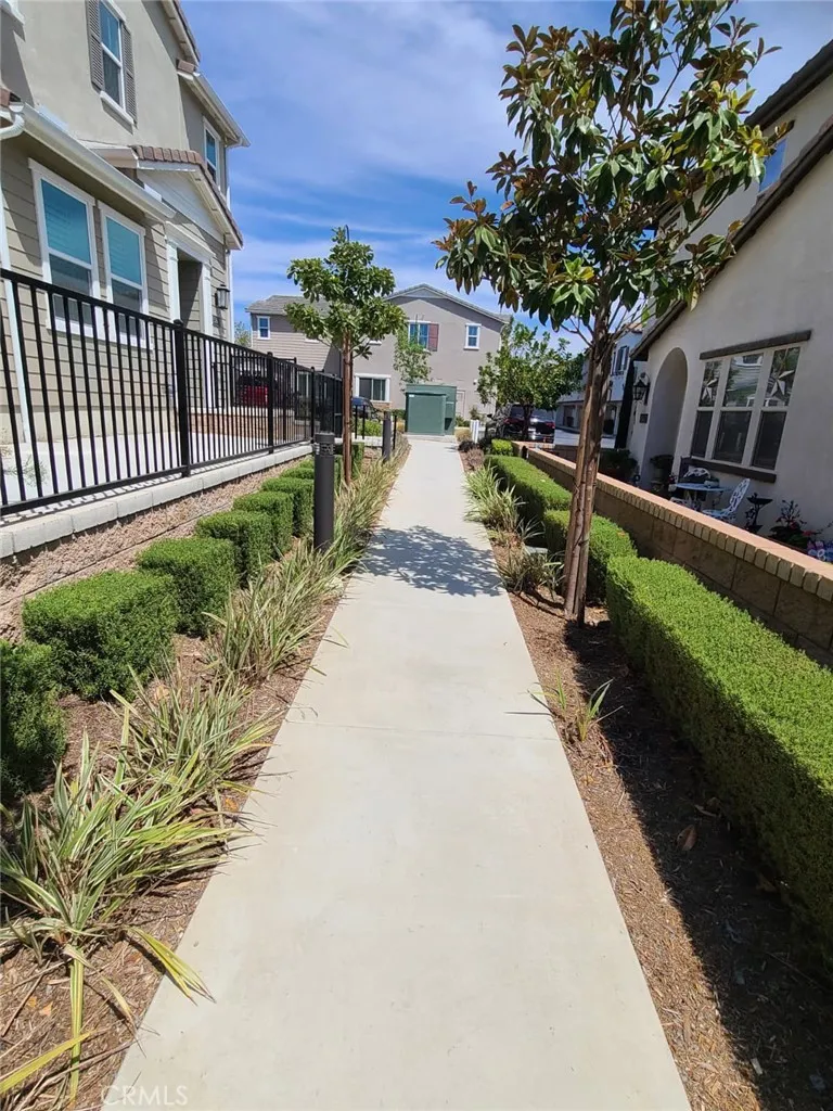 5584 Kateway #9 Fontana, CA 92336